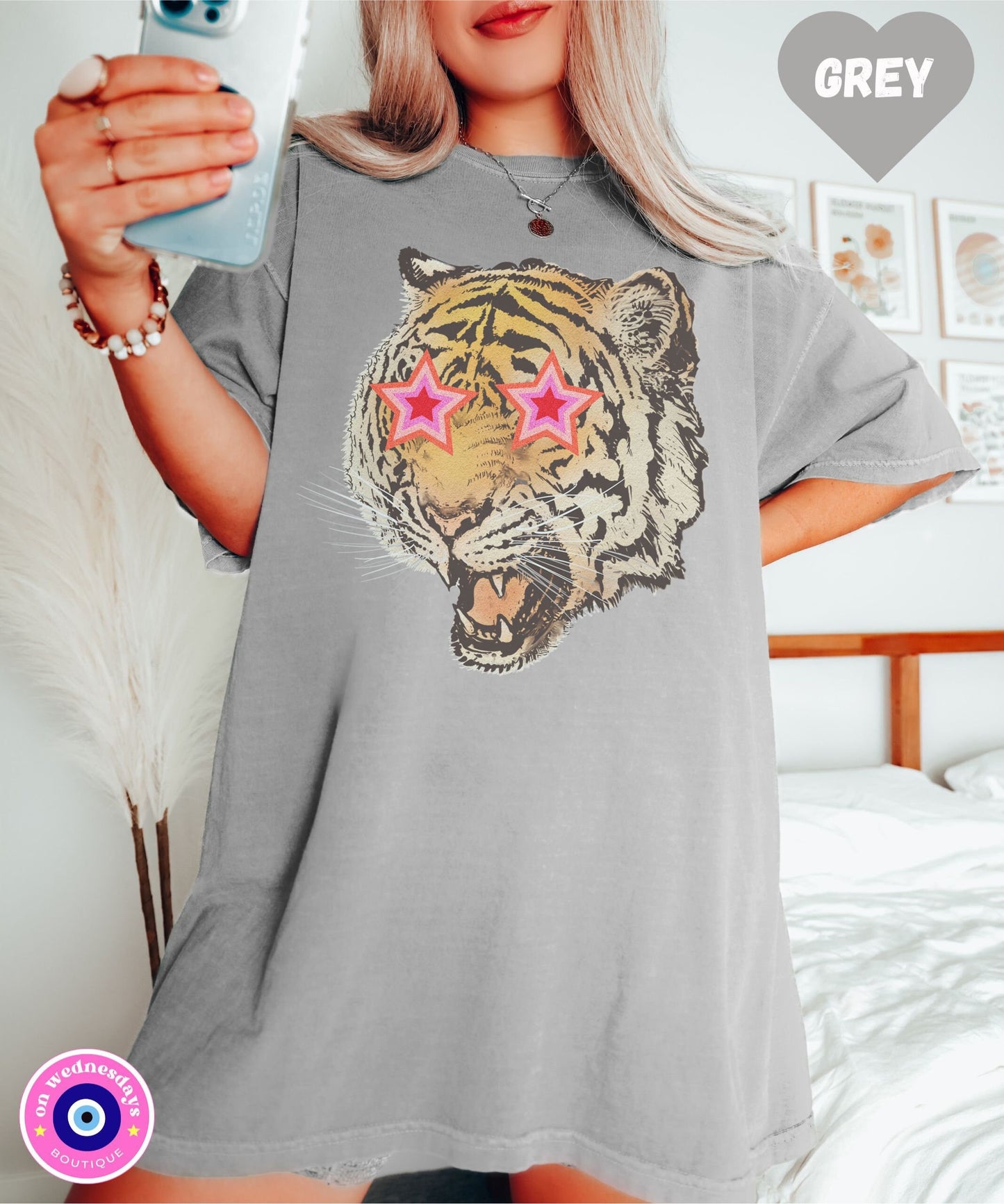 Tiger Graphic Tee, Oversized Shirt for Women, Tiger Face Shirt, Gift for Her, Trendy Women's Shirt, Retro Graphic Tshirt for Women